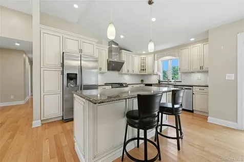 94 Ellensue Drive Deer Park NY 11729