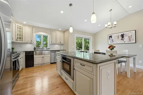 94 Ellensue Drive Deer Park NY 11729