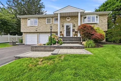 94 Ellensue Drive Deer Park NY 11729