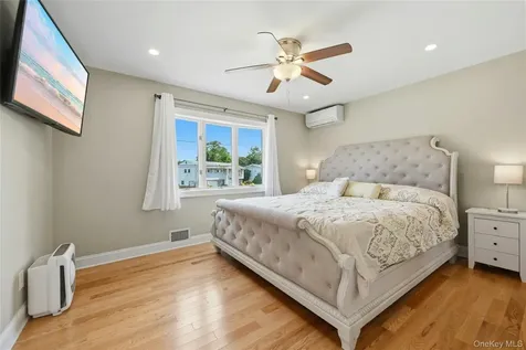 94 Ellensue Drive Deer Park NY 11729