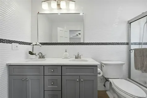 94 Ellensue Drive Deer Park NY 11729
