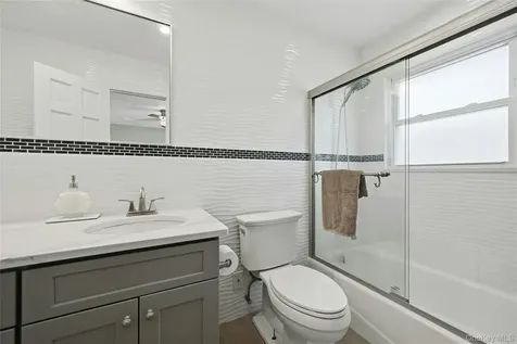 94 Ellensue Drive Deer Park NY 11729