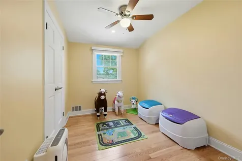 94 Ellensue Drive Deer Park NY 11729