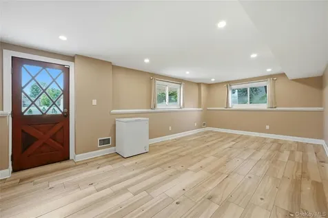 94 Ellensue Drive Deer Park NY 11729