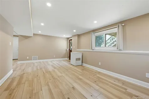 94 Ellensue Drive Deer Park NY 11729
