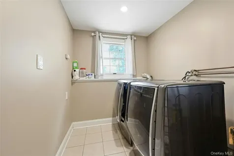 94 Ellensue Drive Deer Park NY 11729