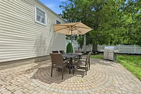 94 Ellensue Drive Deer Park NY 11729