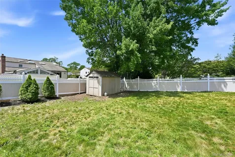94 Ellensue Drive Deer Park NY 11729