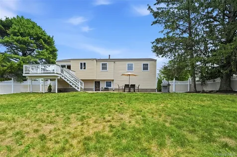 94 Ellensue Drive Deer Park NY 11729
