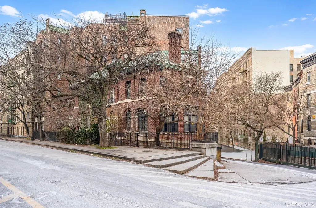 811 Riverside Drive New York (manhattan) NY 10032