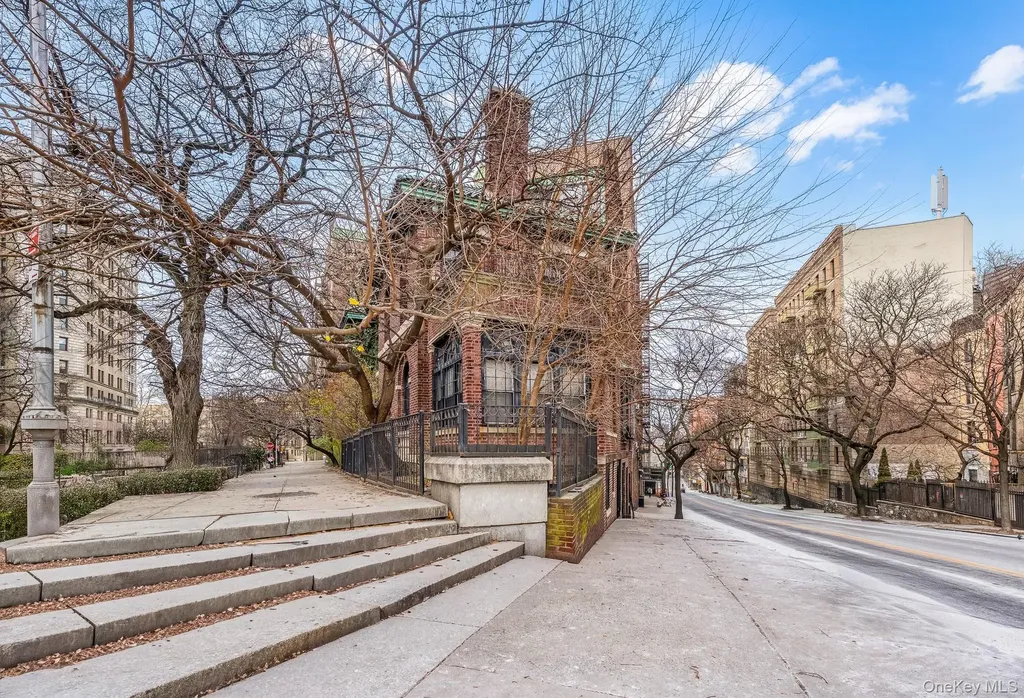 811 Riverside Drive New York (manhattan) NY 10032