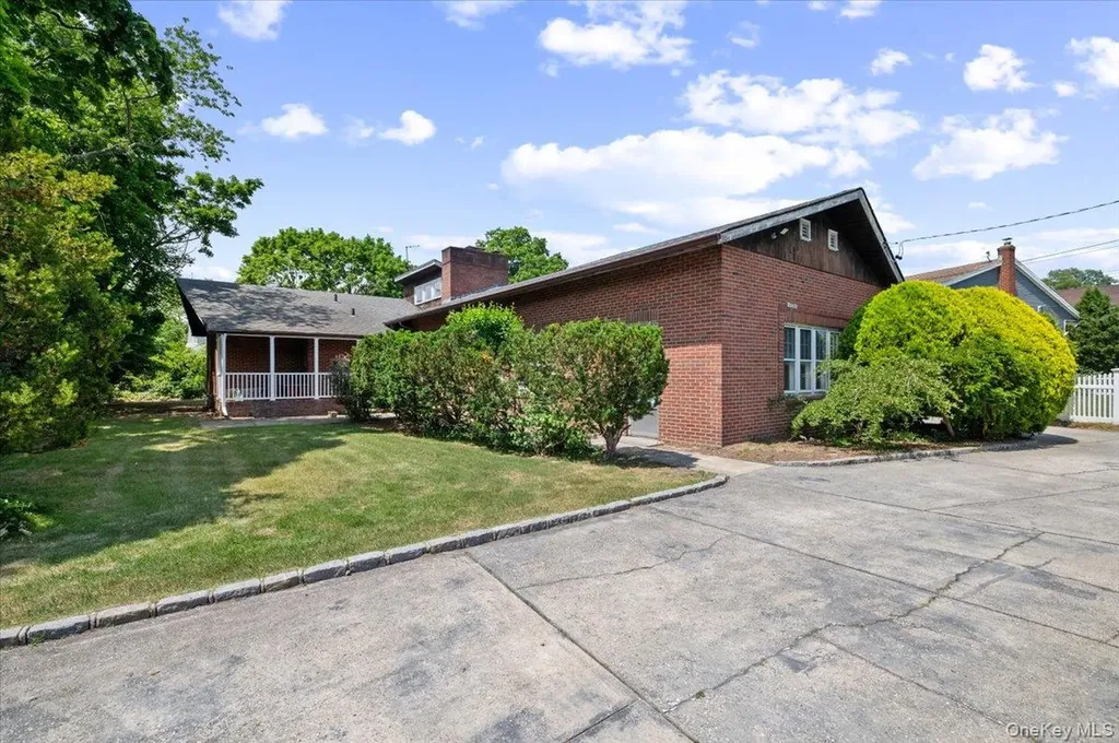 1026 W Broadway Woodmere NY 11598