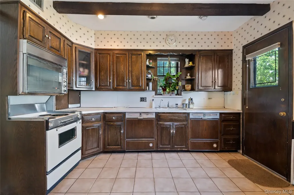 1026 W Broadway Woodmere NY 11598