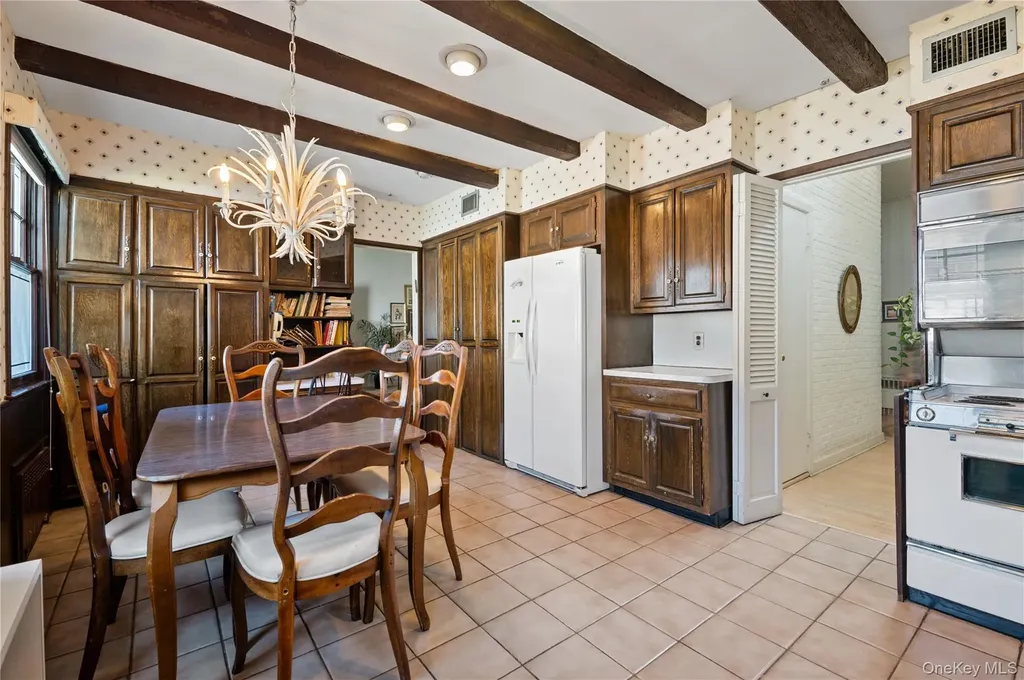 1026 W Broadway Woodmere NY 11598