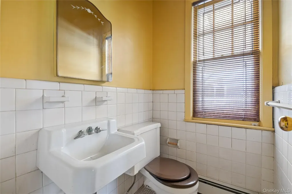 1026 W Broadway Woodmere NY 11598