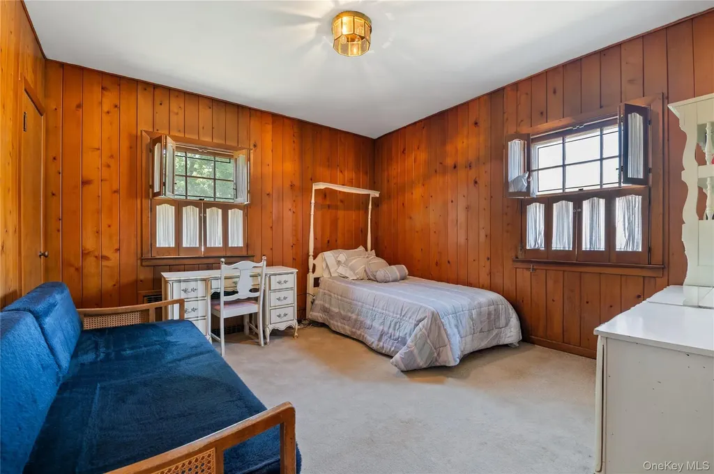 1026 W Broadway Woodmere NY 11598