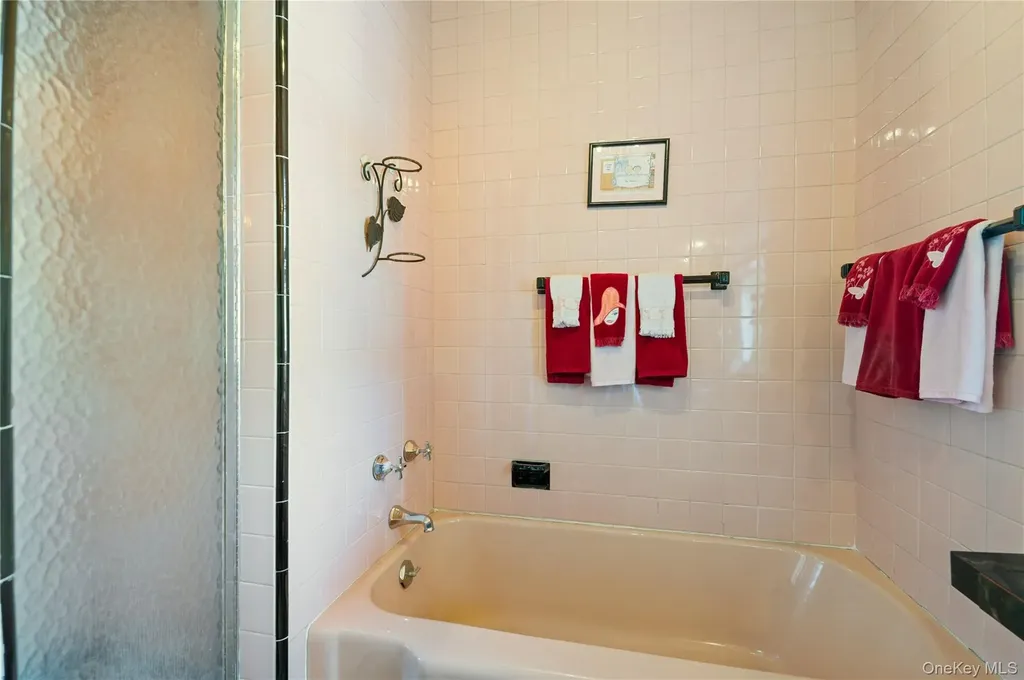 1026 W Broadway Woodmere NY 11598