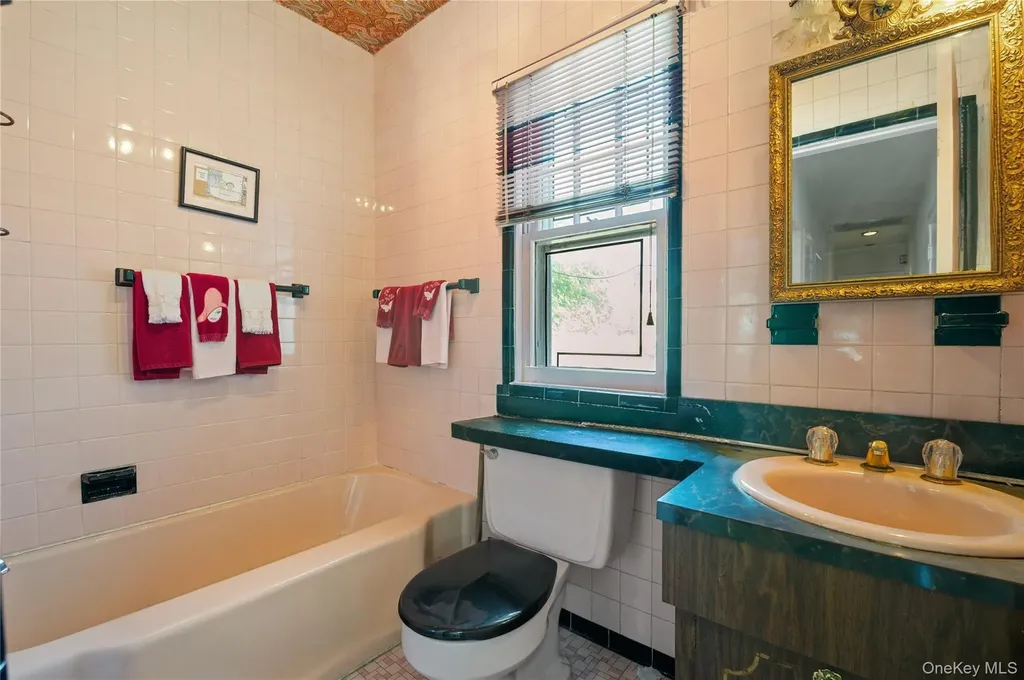 1026 W Broadway Woodmere NY 11598