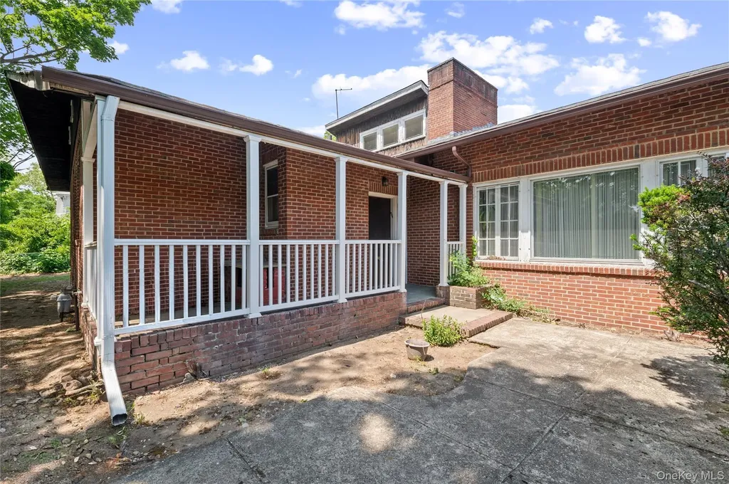 1026 W Broadway Woodmere NY 11598