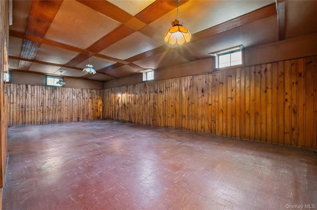 1026 W Broadway Woodmere NY 11598