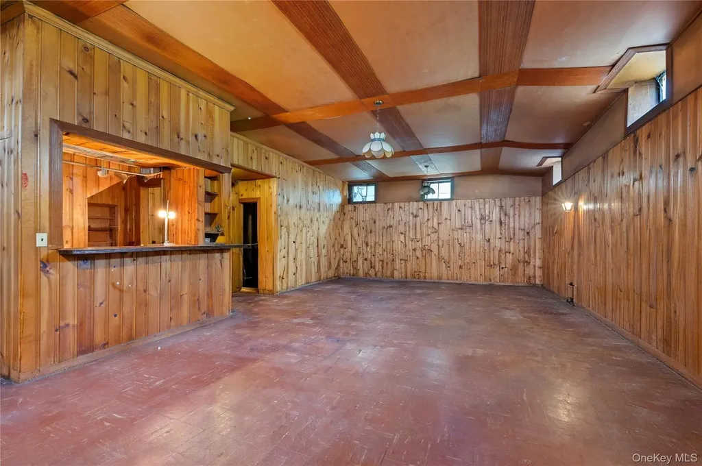 1026 W Broadway Woodmere NY 11598