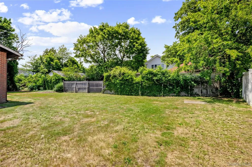1026 W Broadway Woodmere NY 11598