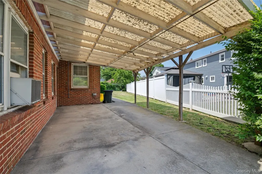 1026 W Broadway Woodmere NY 11598