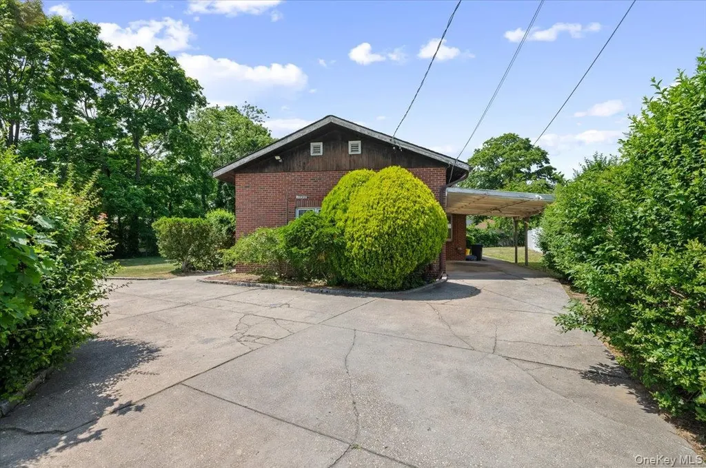 1026 W Broadway Woodmere NY 11598
