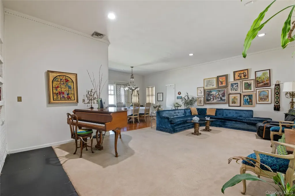 1026 W Broadway Woodmere NY 11598