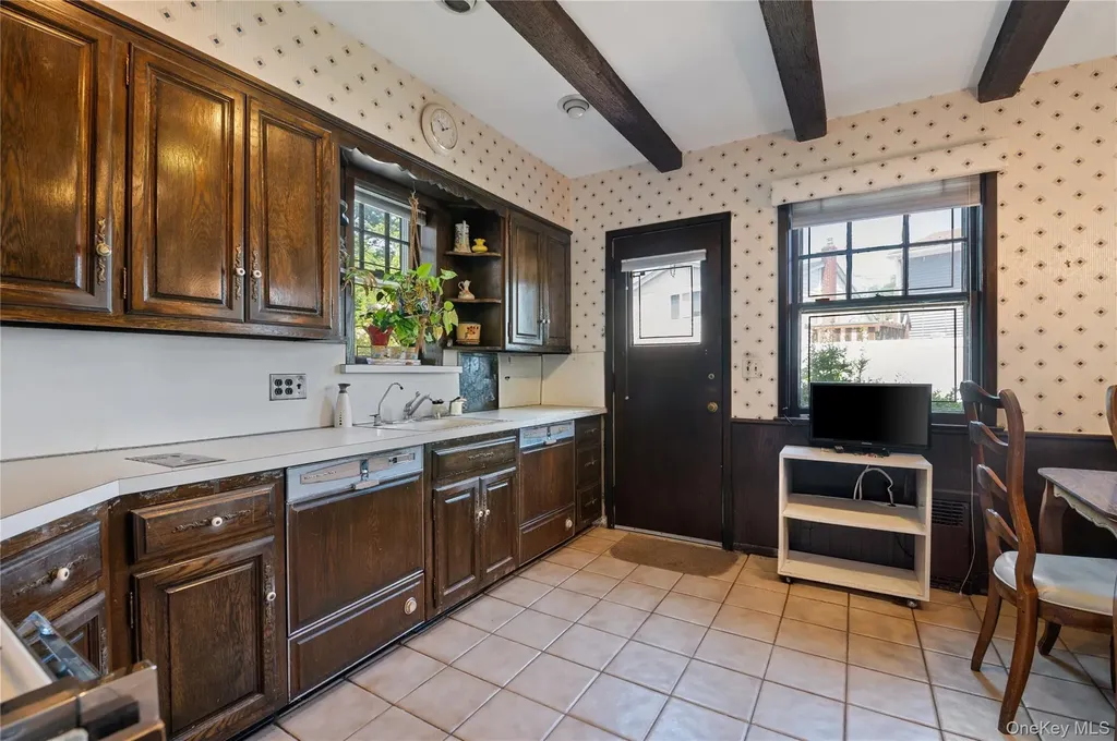 1026 W Broadway Woodmere NY 11598