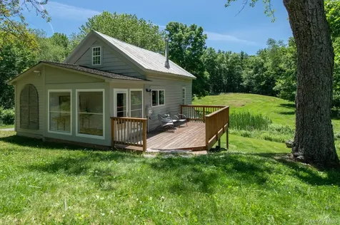 275 Pitts Road Chatham NY 12136