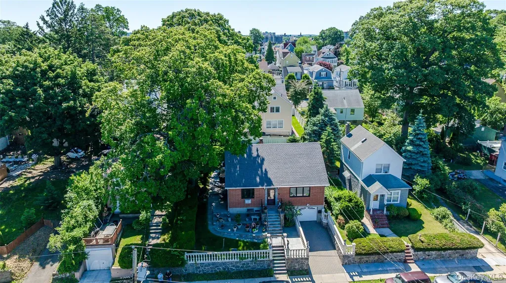 84 Ridgewood Avenue Yonkers NY 10704