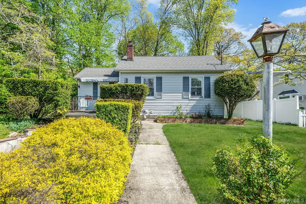 24 Locust Road Wading River NY 11792