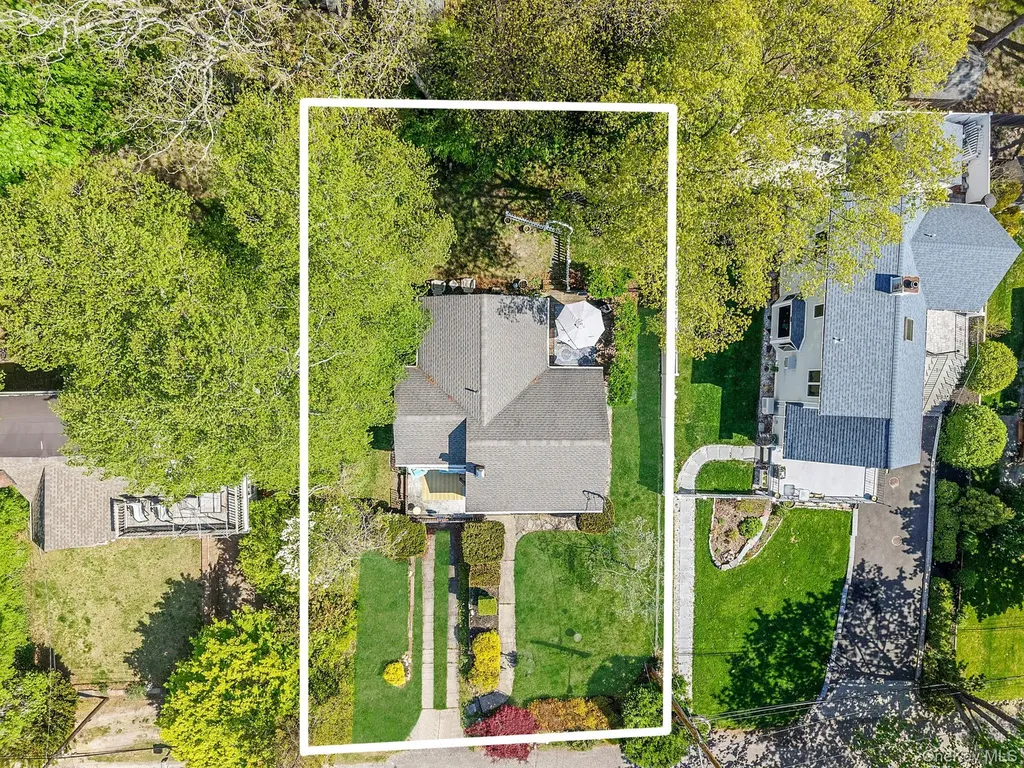 24 Locust Road Wading River NY 11792