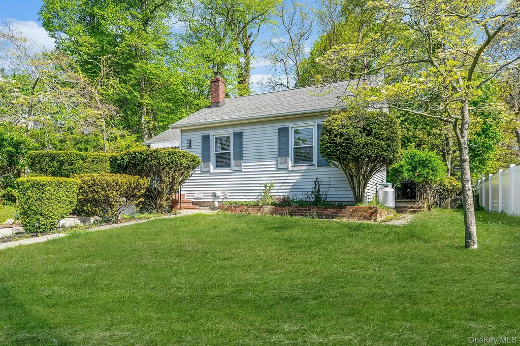 24 Locust Road Wading River NY 11792