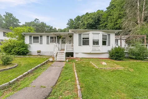 2296 Crompond Road Cortlandt Manor NY 10567