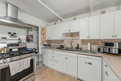 2296 Crompond Road Cortlandt Manor NY 10567
