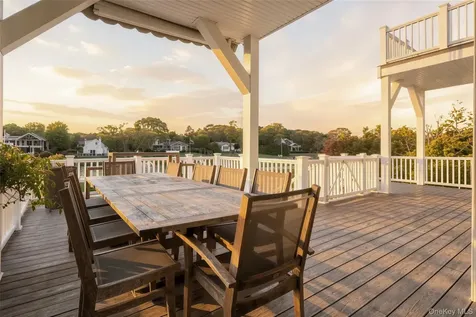 20 Penny Lane Hampton Bays NY 11946