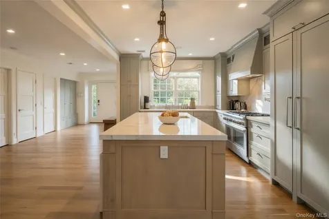 20 Penny Lane Hampton Bays NY 11946
