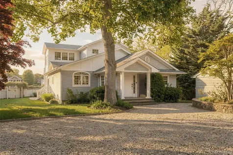 20 Penny Lane Hampton Bays NY 11946