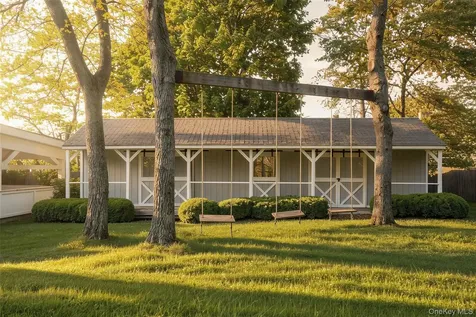 20 Penny Lane Hampton Bays NY 11946