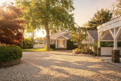 20 Penny Lane Hampton Bays NY 11946