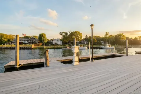 20 Penny Lane Hampton Bays NY 11946
