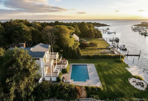 20 Penny Lane Hampton Bays NY 11946