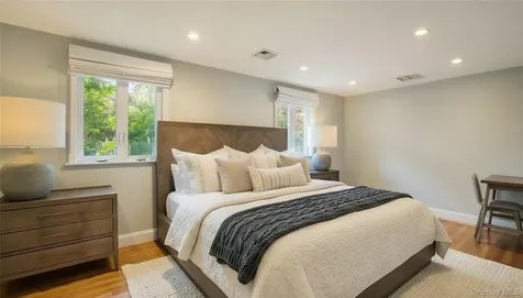 20 Penny Lane Hampton Bays NY 11946