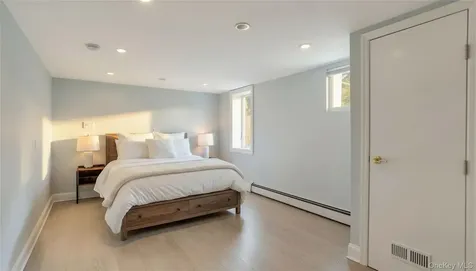 20 Penny Lane Hampton Bays NY 11946