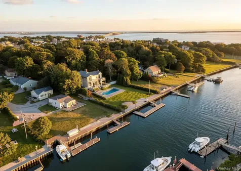20 Penny Lane Hampton Bays NY 11946