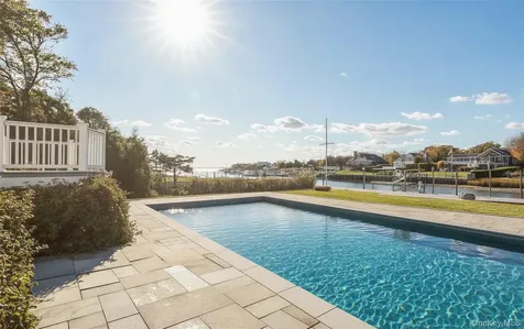 20 Penny Lane Hampton Bays NY 11946