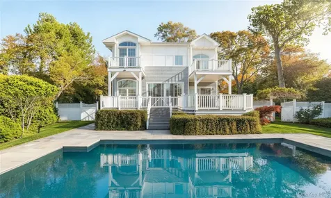 20 Penny Lane Hampton Bays NY 11946