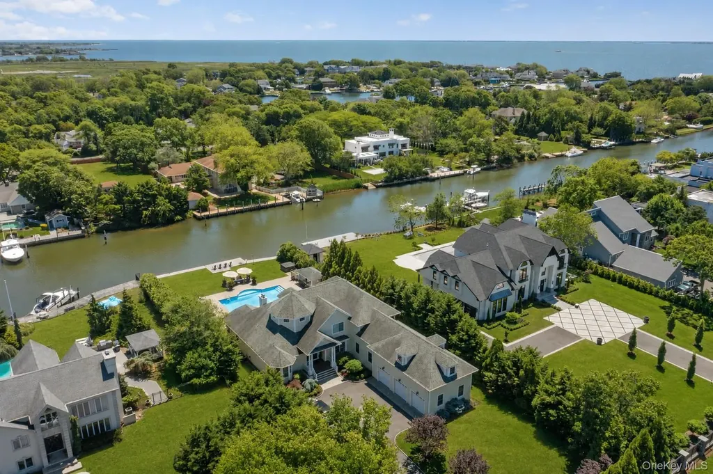 65 W Bayberry Road Islip NY 11751
